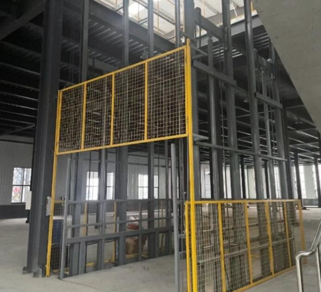 玛多请详细介绍一下货梯安装在室外的维护方法