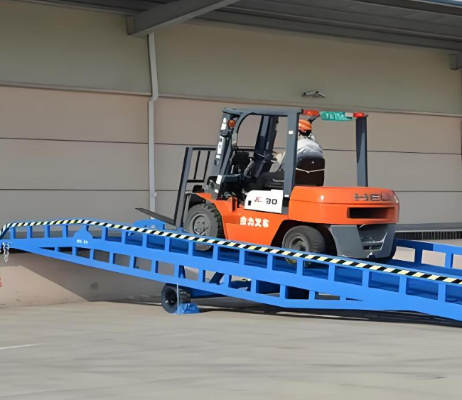 玛多移动式卸货平台（叉车用）